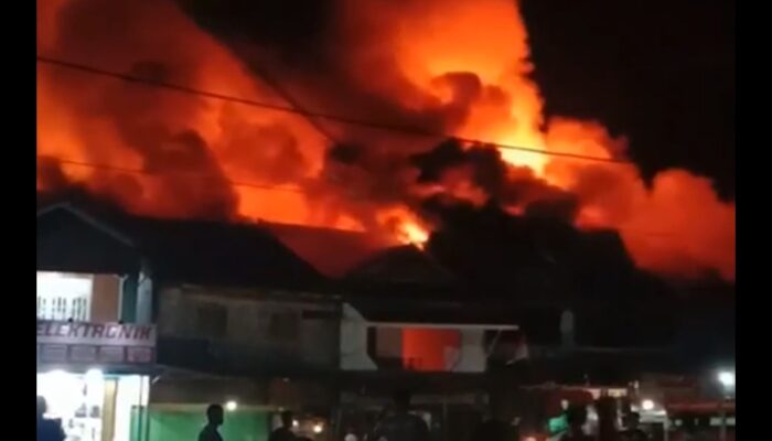 Simpang Lima Sinabang Terbakar