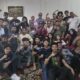 FOTO BERSAMA - Para pemain, kru, coach, skenario tampak berfoto bersama usai latihan untuk pembuatan Film Samudera produksi insan perfilman dan pekerja seni dari Sumut, di Medan, Rabu (26/9). Waspada/ist