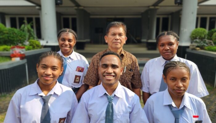 Program ADEM dan ADik, Buka Jalan Pendidikan Papua dan 3T