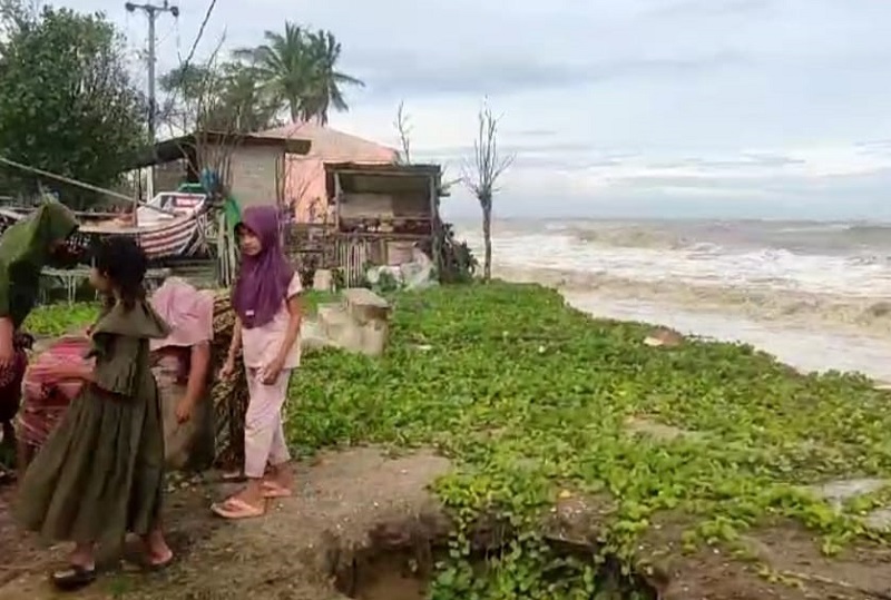Gelombang Besar Ancam Ratusan Keluarga Kawasan Pesisir Seunuddon Gelombang Besar Ancam Ratusan Keluarga Kawasan Pesisir Seunuddon