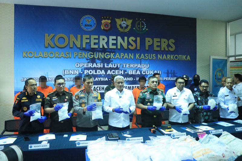 Kapolda Aceh Irjen Achmad Kartiko melalui Wakapolda Brigjen Misbahul Munauwar, usai konferensi pers pengungkapan sabu seberat 29,25 kg di Aula BNNP Aceh, Batoh, Kota Banda Aceh, Selasa (17/9). Waspada/ist