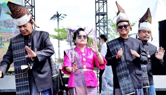 Ribuan Warga Hadiri Pembukaan PRB Ke-34, Bupati: Lestarikan Budaya Simalungun
