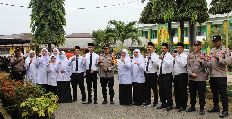 Datangi MAN 1 Padangsidimpuan, Kapolres Ingatkan Bahaya Bullying Datangi MAN 1 Padangsidimpuan, Kapolres Ingatkan Bahaya Bullying
