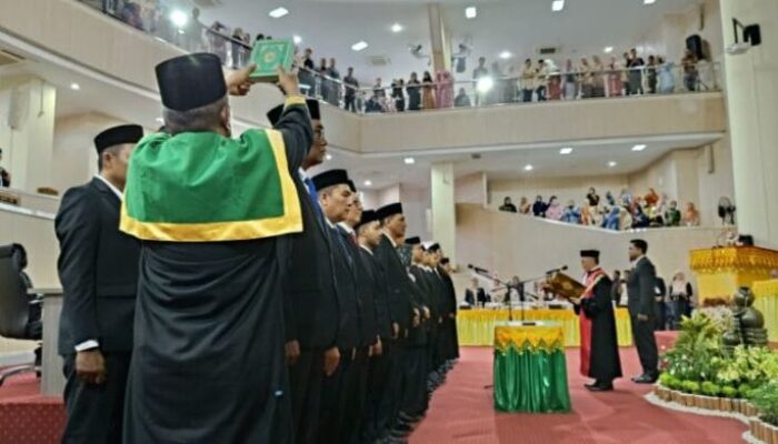 30 Anggota DPRK Banda Aceh Resmi Dilantik, Sembilan Muka Baru