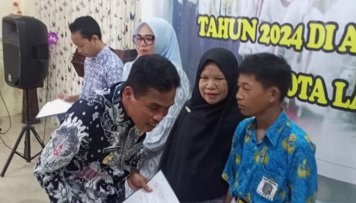 Ratusan Pelajar SD Dan SMP Terima Beasiswa PIP