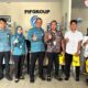 Kepala BPJS Ketenagakerjaan Cabang Padangsidimpuan, Eris Aprianto (3 kiri) dan Kepala Cabang FIF Group Padangsidimpuan, Muhammad Sukri Nasution foto bersama di kantor FIF, Jl.SM Raja, Padangsidimpuan, Rabu (4/9). Waspada/ist.