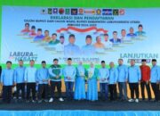 Paslon Hendri Yanto dan Samsul Tanjung bersama seluruh Parpol pengusung sesaat sebelum pendaftaran ke KPU Labura pada 27/8/2024. Waspada/ist