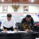 Pj Wali Kota Tebingtinggi Moettaqien Hasrimi dan Wakil Ketua I DPRD Muhammad Azwar penandatanganan Nota Kesepakatan Bersama antara Pemko Tebingtinggi dan pimpinan DPRD.Waspada/Ist