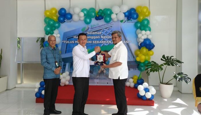 Kadisdikbud Aceh Utara Terima Penghargaan Dari BPJS Ketenagakerjaan