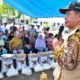 Bupati Simalungun Radiapoh H Sinaga, saat menyampaikan kata-kata penghiburan kepada keluarga korban musibah angin puting beliung di Tanahjawa, Rabu (4/9).(Waspada/ist).
