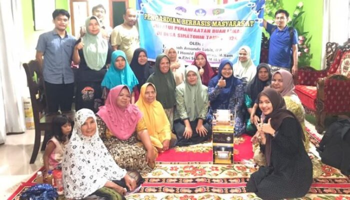 Dosen UM-Tapsel Edukasi KWT Al-Ikhsan Simatohir Ciptakan Minuman Fungsional