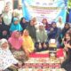 Tim Pengabdian Dosen UM Tapsel, Rafiqah Amanda Lubis, M.P, Irmalia Fitri Siregar, M.MA dan Paisal Hamid Marpaung, M.Kom foto Bersama dengan kaum ibu KWT Al-Ikhsan, Desa Simatohir, Padangsidimpuan. Waspada/ist