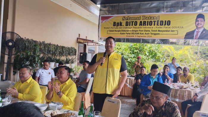 Menteri Pemuda dan Olahraga (Menpora) RI, Ario Bimo Nandito Ariotedjo SH saat sedang di rumah pribadi Salim Fakhry, Minggu (8/9). Waspada/Seh Muhammad Amin