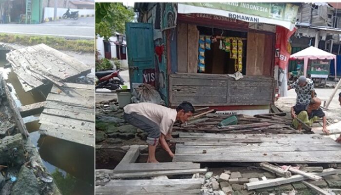 Warga Perbaiki Titi Kayu Yang Dihantam Rob