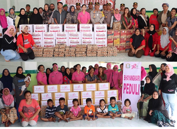 Kapolres Pematangsiantar AKBP Yogen Heroes baruno pose bersama warga korban kebakaran dan lainnya usai menyerahkan bantuan beras dan kebutuhan lainnya kepada warga korban kebakaran serta Ketua Bhayangkari Ny. Sandra Yogen bersama pengurus juga memberikan Bansos di lokasi bekas kebakaran di Jl. Wahidin, Kel. Melayu, Kec. Siantar Utara, Rabu (25/9).(Waspada-Ist).