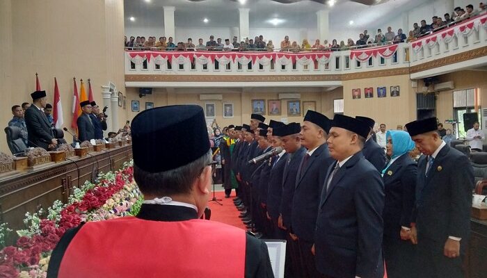 25 Anggota DPRK Abdya Diambil Sumpah