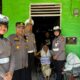 Satlantas Polres Abdya menyalurkan bantuan sembako kepada warga kurang mampu, dalam menyemarakkan HUT Ke 69 Lalulintas. Selasa (10/9).Waspada/Syafrizal