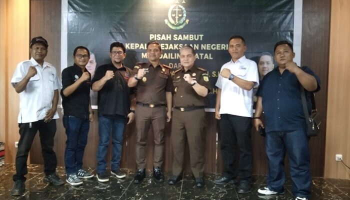 Pisah Sambut Kajari Madina Penuh Rasa Kekeluargaan