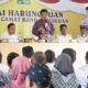 Bupati Simalungun Radiapoh H Sinaga saat menghadiri Rakor di Balai Harungguan Kantor Camat Bandar Huluan, Rabu (11/9).(Waspada/ist).