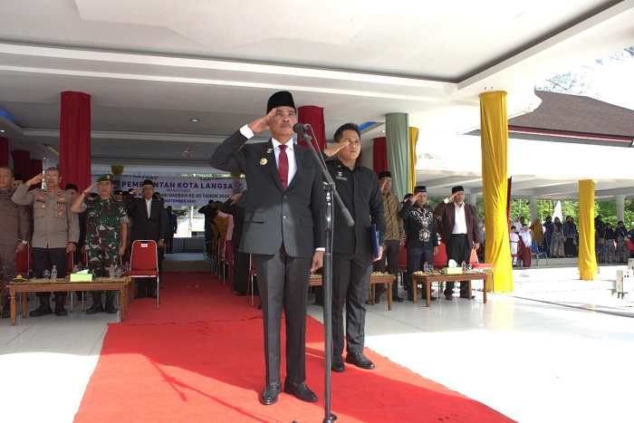Pj Wali Kota Langsa Syaridin, S.Pd, M.Pd pada peringatan Hari Pendidikan Daerah (Hardikda) ke-65 yang dilaksanakan di Lapangan Merdeka Kota Langsa, Kamis (12/9). Waspada/dede