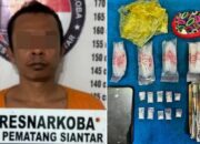 Tim Opsnal Sat Resnarkoba Polres Pematangsiantar meringkus terduga pelaku seorang residivis, pria JHT, 39, alias G, karena memiliki narkotika jenis sabu-sabu dan menyita barang bukti sabu dan Tim Opsnal Sat Resnarkoba turut menyita barang bukti sabu dan lainnya dari JHT.(Waspada-Ist).