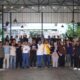 Calon Wali Kota Lhokseumawe periode 2024-2029 H Fathani foto bersama dengan kaum milenial Kota Lhokseumawe. Waspada/Maimun Asnawi