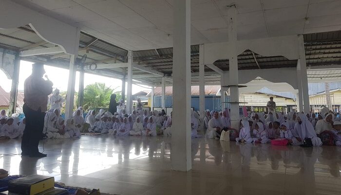 Ponpes RJ Bimbing Ratusan Santri TK Negeri Manasik Haji
