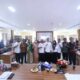 Pj Wali Kota Banda Aceh, Ade Surya serta Kepala BPKK Banda Aceh dan jajaran foto bersama usai pembukaan FGD Standar Pelayanan BPKK. (Waspada/Zafrullah)
