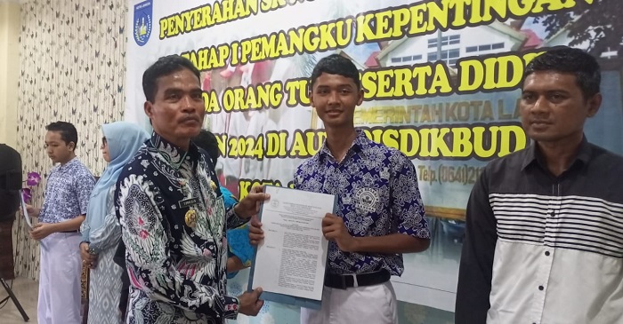 Ratusan Pelajar SD Dan SMP Terima Beasiswa PIP Ratusan Pelajar SD Dan SMP Terima Beasiswa PIP