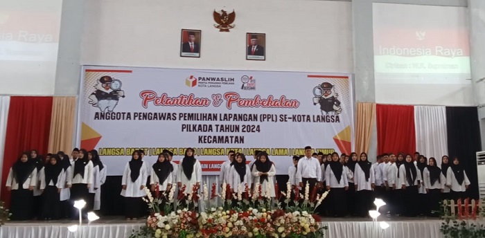 Prosesi pelantikan Anggota PPL se-Kota Langsa untuk Pilkada 2024 di Auditorium Terpadu IAIN Langsa Kampus Zawiyah Cot Kala, Jumat (13/9). Waspada/Ist