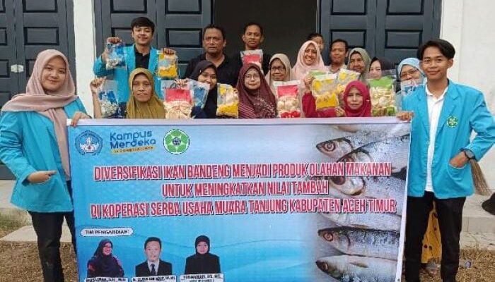 Dosen FT Unsam Berdayakan KSU Muara Tanjung Olahan Ikan Bandeng