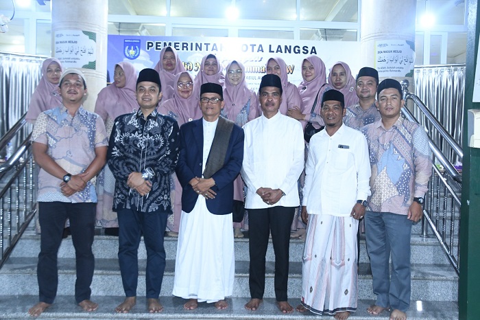 Pemerintah Kota Langsa menggelar Dakwah Islamiyah dengan menghadirkan penceramah dari Kota Banda Aceh, Tgk. Umar Ismail, S.Ag pada peringatan Maulid Nabi Muhammad Saw di Masjid Agung Darul Falah Kota Langsa, Senin (17/9) malam. Waspada/dede