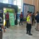 Tampak personel Polri dari Polresta Banda Aceh berjaga-jaga di pintu masuk RSUDZA saat pelaksanaan tes kesehatan Calon Wakil Gubernur Aceh. (Waspada/Zafrullah)