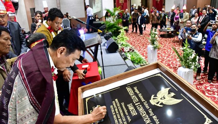 Menko Kemaritiman Dan Investasi Resmikan Hotel Labersa Di Samosir