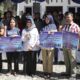Wali Kota Pematangsiantar Susanti Dewayani (delapan kiri) pose bersama KPM dan lainnya usai menyerahkan BLT DBH-CHT kepada para KPM itu di Kantor Dinas P3A Pemko, Jl. Dahlia, Rabu (18/9).(Waspada-Ist).