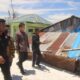 Wabup Sergai H. Adlin Tambunan meninjau korban banjir rob di Desa Bagan Kuala. Waspada/ist
