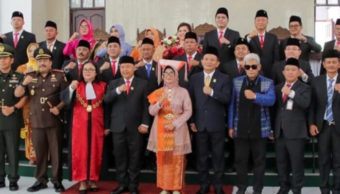 30 Anggota DPRD P.Siantar Ucapkan Sumpah