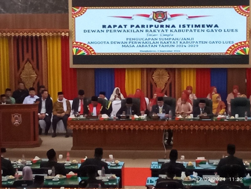 Rapat Paripurna Istimewa Pelantikan dan Pengambilan Sumpah Jabatan 24 Anggota DPRK Gayo Lues, Senin (2/9) di Gedung Dewan Gayo Lues. Waspada/Ist