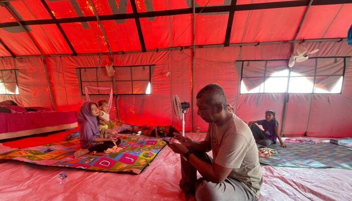 Pasca Rumah Ambruk Ditelan Pantai, 4 KK Mengungsi Ke Tenda