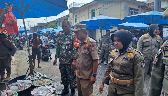 Satpol PP Tanjungbalai Bersihkan PKL Pasar Bengawan