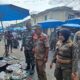 Kasi Trantib Satpol PP Tanjungbalai, Sahlan Lubis bersama personel melakukan penertiban terhadap pedagang kaki lima di Pasar Bengawan. Waspada/Rasudin Sihotang
