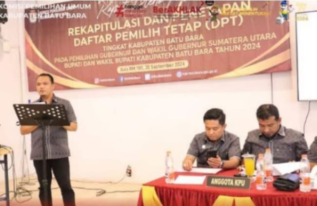 KETUA KPU Kabupaten Batubara, Erwin menyampaikan rekapitulasi penetapan DPT pada Pilkada serentak 2024 Pilgubsu dan Pilbup Batubara.Waspada/Ist