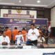 Kasat Reskrim Polres Aceh Timur Iptu Adi Wahyu Nurhidayat, membeberkan pengungkapan komplotan penculi bersenjata air softgun dalam Konferensi Pers di Mapolres Aceh Timur di Peudawa, Senin (2/9). Waspada/Muhammad Ishak
