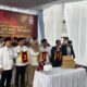 Ketiga Paslon Wali Kota dan Wakil Wali Kota Tebingtinggi periode 2024-2029 seusai mengambil nomor urut di kantor KPU Kota Tebingtinggi. Waspada/Kristian Brahmana