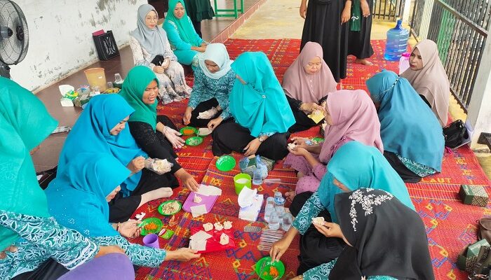 PKK Seuriget Latih Pembuatan Nugget Dan Dimsum Udang