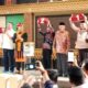 Paslon Bupati-Wabup Agara menunjukkan nomor urutnya masing-masing, SAH nomor urut 1, RASA nomor 2 dan PADI nomor 3. Waspada/Seh Muhammad Amin