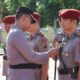 Kapolres Nisel, AKBP Boney Wahyu Wicaksono, S.IK memimpin upacara serah terima jabatan (Sertijab) Kabag dan Kasat di Halaman Apel Mapolres Nisel, Senin (23/9). Waspada/ Budi Gowasa