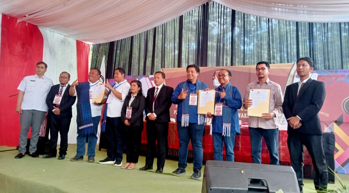 KPU Samosir melaksanakan pengundian nomor urut kepada kedua paslon. Waspada/Valen Sitorus.