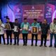 Pasangan Calon Bupati-Wakil Bupati Kab. Labusel foto bersama usai mendapatkan nomor urut pada rapat pleno terbuka di Convention Hall Hotel Grand Suma Kotapinang, Senin (23/9/2024). Waspada/Deni Daulay