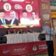 Calon Bupati Langkat H Syah Afandin dan Tiorita Surbakti saat acara penetapan nomor urut dari KPU yang digelar di GOR Stabat, Senin(23/9/24).Waspada/ist. 